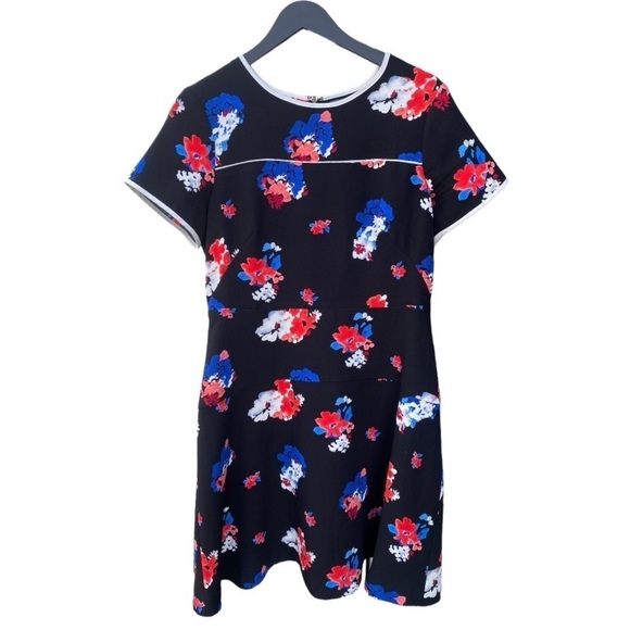 VINCE CAMUTO Traveling Blooms Fit-&-Flair Floral Dress in Rich Black Size: 10 - Picture 2 of 12
